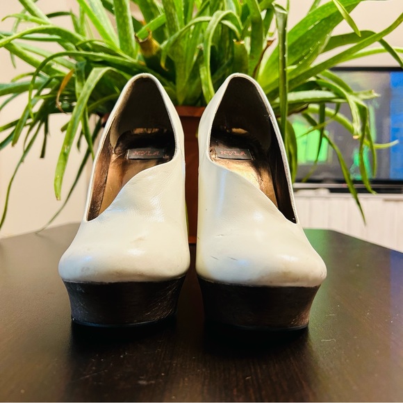 N.Y.L.A. Bone Curved Platform Heels | Size 6 | Besnoe Pump - Picture 4 of 14